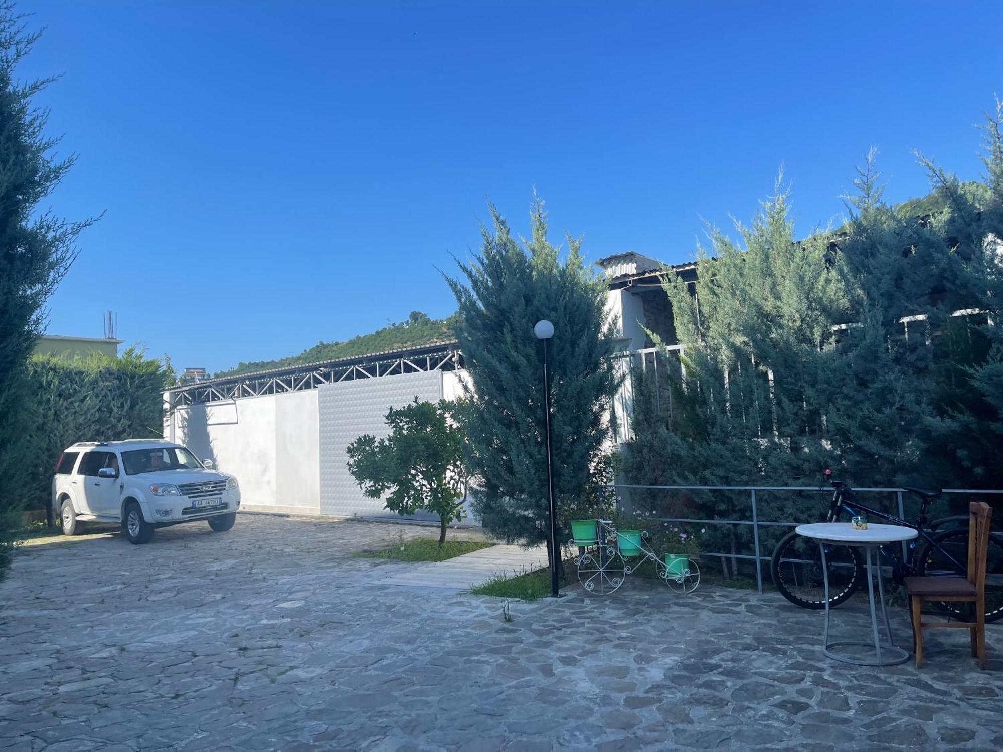 Hotel Latifi Gramsh Exterior photo