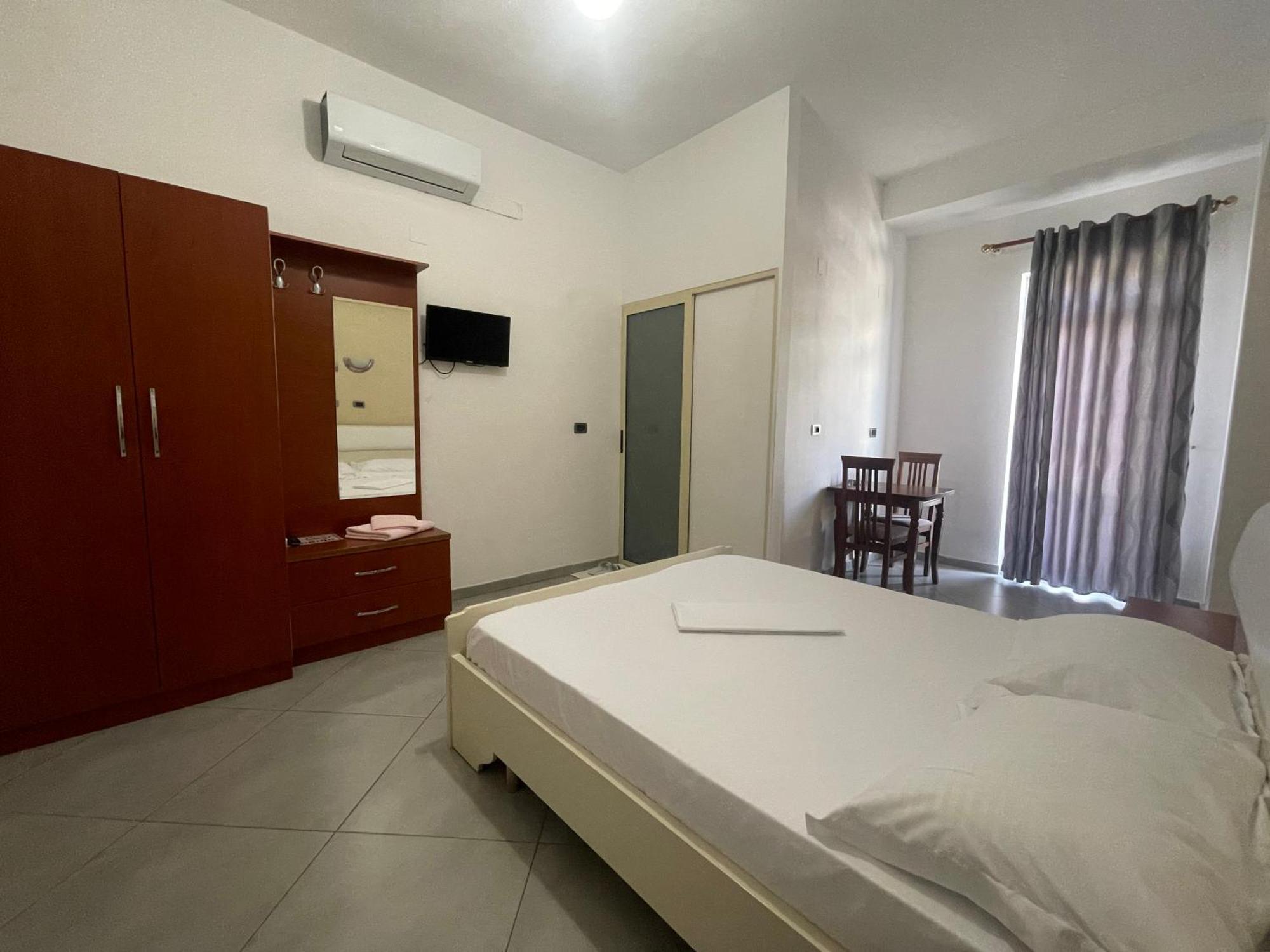 Hotel Latifi Gramsh Exterior photo