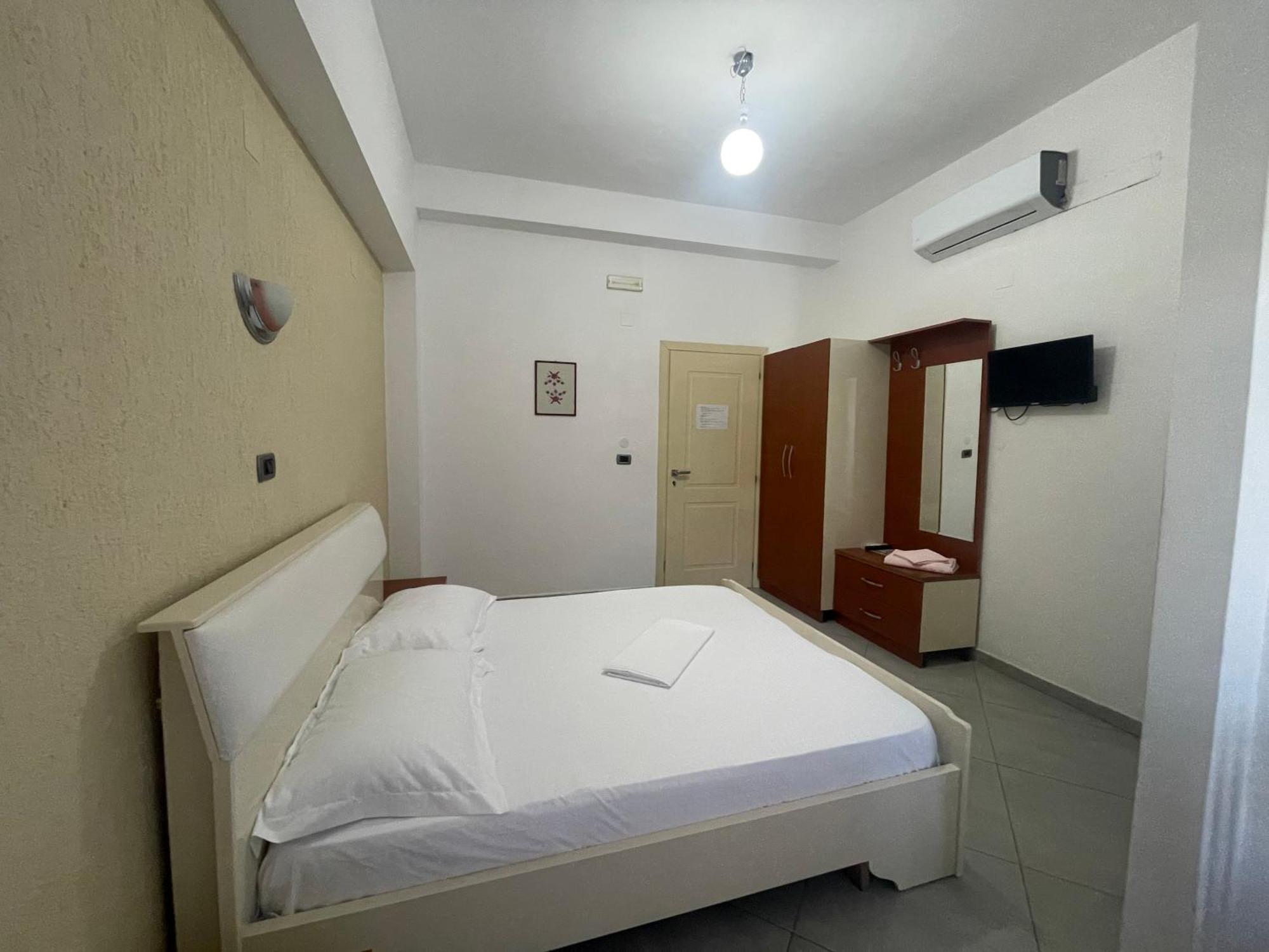 Hotel Latifi Gramsh Exterior photo