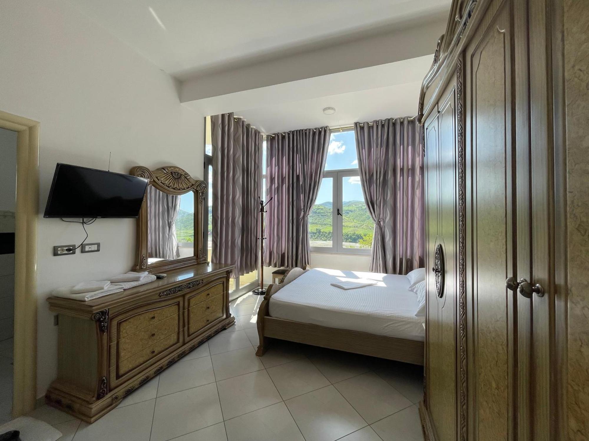 Hotel Latifi Gramsh Exterior photo